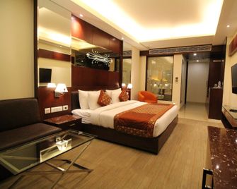 Hotel Golden Grand - New Delhi - Soverom