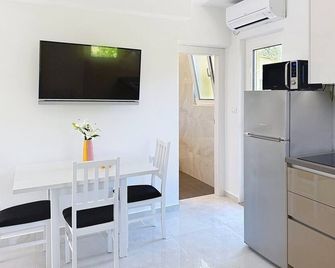 Charming Apartment Gabrijela 2 - for 2 Persons, with Terrace - Baška - Kitchen