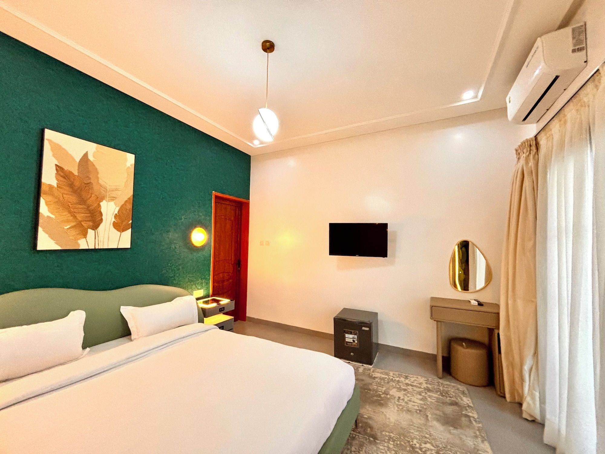 Lighthouse Signature Suites - דקר