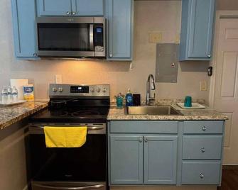 Charming studio near to Reno Airport - Reno - Kitchen