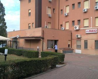Hotel Parigi - Castel San Pietro Terme - Bâtiment