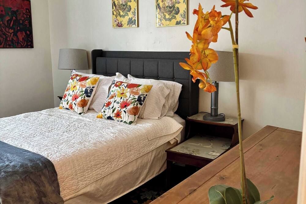 Spacious 2br Getaway - Near City -Easy Parking