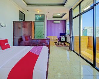 OYO 3934 Hotel Istana - Pekalongan - Bedroom