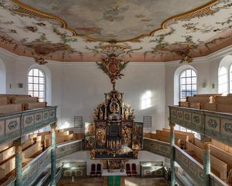 Ultra-modern in old walls, view of the stork's nest - Neudrossenfeld - Sala de estar