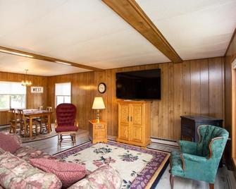 Sage Breeze - Walking distance to everything! - Grand Marais - Living room