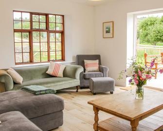 The Old Farmhouse, Upper Pitts - Knighton - Living room
