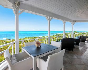 Luxury Beach Front Compound 6 bedroom 7 baths,Pool, hot tub, 3 decks, & kayaks - Forbes Hill - Balcón