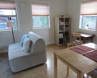 Monthly Rental-Near Fort Worden and North Beach - Port Townsend - Huiskamer