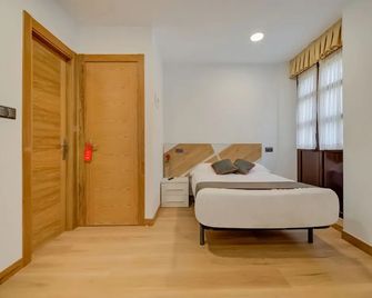 Hostal Restaurante La pinta - Ampuero - Habitación