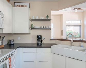 Stylish Cave Creek 3 Bdrm Vacation Home! - קייב קריק - מטבח