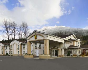 Super 8 by Wyndham Revelstoke BC - Revelstoke - Rakennus