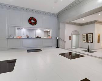 Apartment Near to Metro Station at Crystal city - Arlington - Lobby