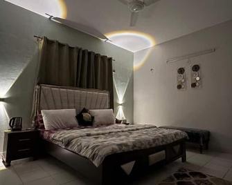 Rosewood cottage - Karachi - Bedroom