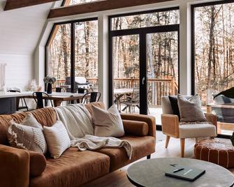 A-Frame on 6 Acres: Cedar Sauna, Privacy, Nature - Sundridge - Sala de estar