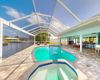 Hip Harbour - North Fort Myers - Pool