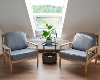 Ferienwohnung Kurz 'Panoramablick' - Wertheim - Wohnzimmer