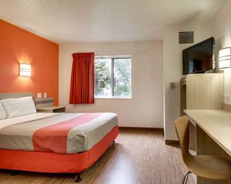 Motel 6 Springfield Il - Springfield - Bedroom