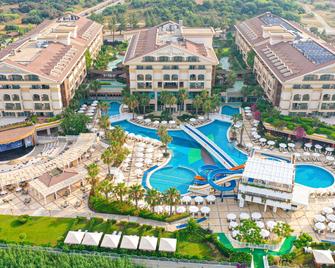 Crystal Palace Luxury Resort & Spa - Side - Alberca
