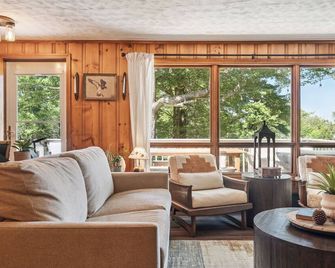 Ski Gunstock Mt Resort 6 mins Pets Yellowstone - Gilford - Living room