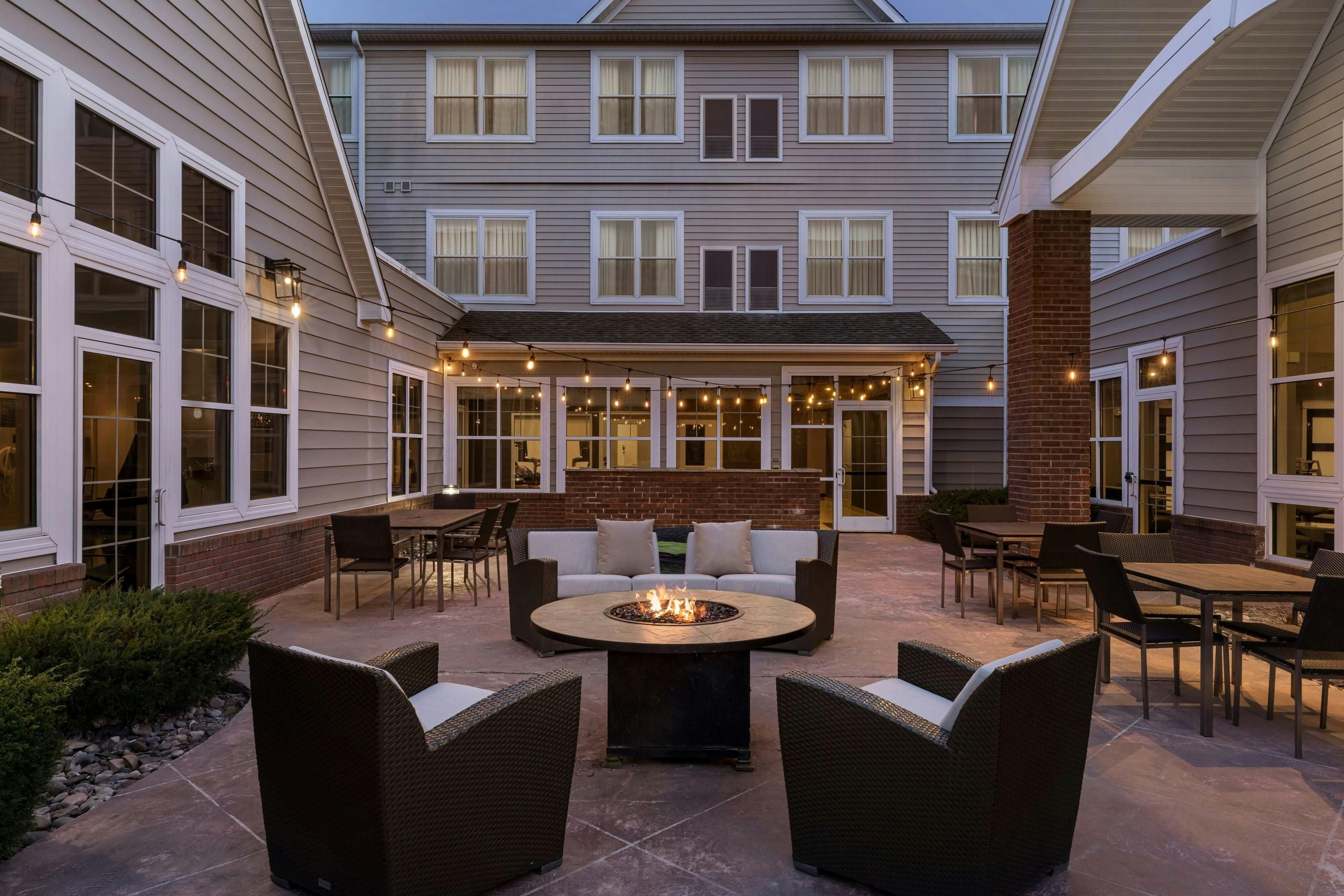 Residence Inn by Marriott Albany Washington Avenue - Albany - Pátio