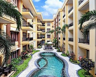 Kuta Town House Apartments - Kuta - Piscina