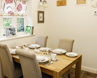 Wash House Cottage - Much Wenlock - Dining room
