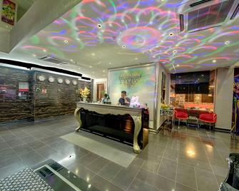 Arenaa Batik Boutique - קואנטאן - דלפק קבלה