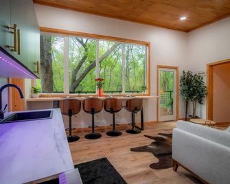 Spectacular Luxurious Tree House with Jacuzzi and Fire Pit in Texas - Groesbeck