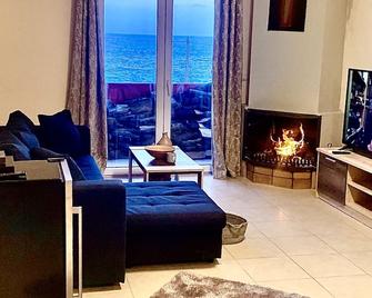 Apollo Luxury Apartment on the beach of Lachania - Lachania - Living room