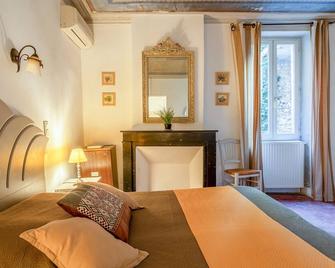Chambre 'Vieille France' avec piscine, jardin et charme provençal à Collias - Collias - Habitación