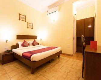 The Dhanhills - a valley view hotel in panchgani - Panchgani - Bedroom