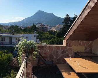 Itis Villa & Tours - Sutomore - Balcón