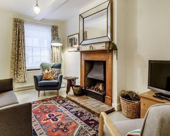 The Yellow Cottage On The Hill - Framlingham - Living room