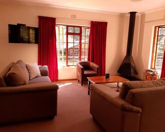 Crane Cottage - Dullstroom - Huiskamer