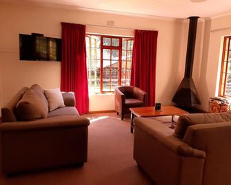 Crane Cottage - Dullstroom - Вітальня