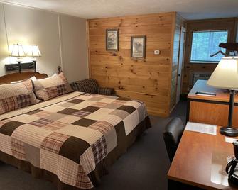 Moose Mountain Inn - Greenville - Bedroom