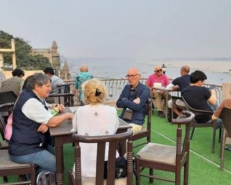 Sada Shiv Guest House Near Kashi Vishwanath Temple & Ganga River - Varanasi - Bedroom