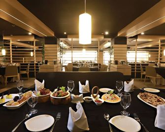 Hotel Patliputra Continental - Patna - Restaurace