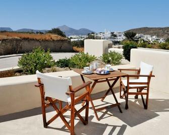 Tsakanos Home - Adamantas - Schlafzimmer