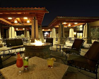 Wyndham El Paso Airport Hotel and Water Park - El Paso - Patio