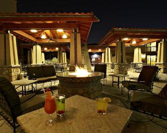 ويندام إل باسو إيربورت هوتل آند ووتربارك - إل باسو - شرفة مرصوفة