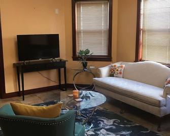 Union College , GE, Ellis Hospital and Rivers Casino - Niskayuna - Living room