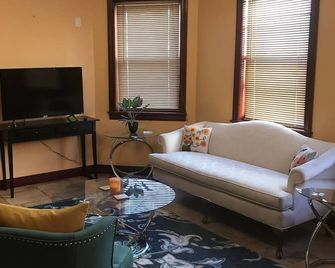 Union College , GE, Ellis Hospital and Rivers Casino - Niskayuna - Living room