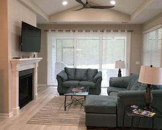 Furnished Rental In Margaritaville! - Hardeeville - Living room