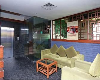 OYO 13602 Hotel The Town House - Ghaziabad - Lobby