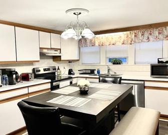 Beautiful 2 Bedrooms with 2 Beds in Shrewsbury - Shrewsbury - Kitchen