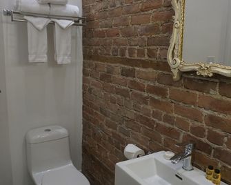 Hôtel Marie-Rollet - Québec City - Bathroom
