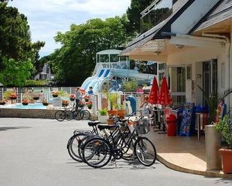 ZEcamping 4 étoiles 200m plage piscine couverte mobil-home TV BBQ 18m2 - Nevez