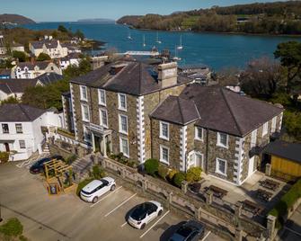 Victoria Hotel Menai Bridge - מנאי ברידג' - בניין