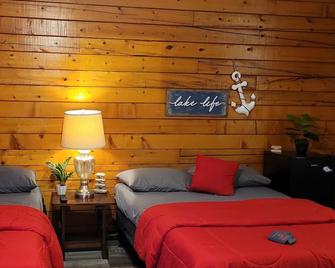 Fun In The Sun #11 - Karnack - Bedroom